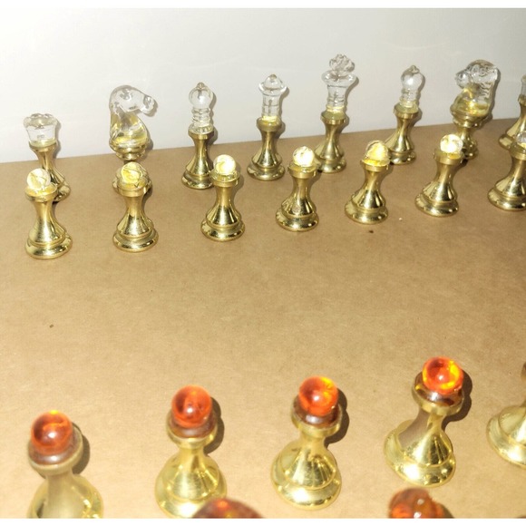 VTG Brass Metal & Amber & Clear Glass Chess Set 32 Pieces Complete, Felt Bottoms - Picture 12 of 16